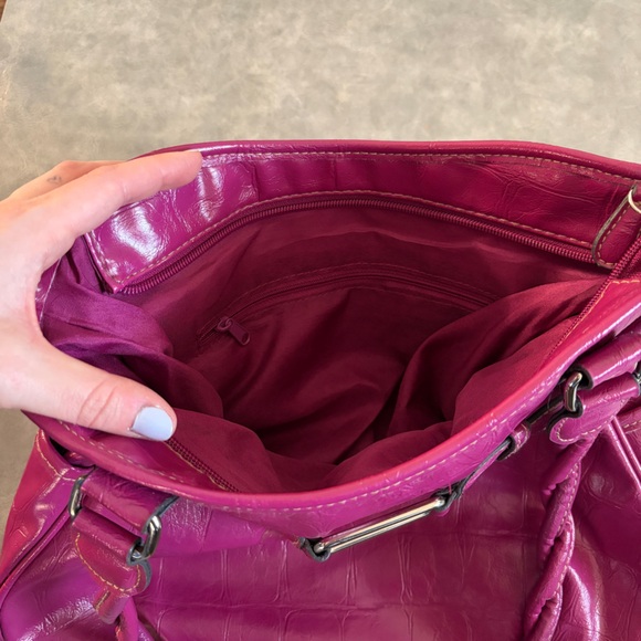 fuschia faux croc leather shoulder tote bag - Picture 13 of 14